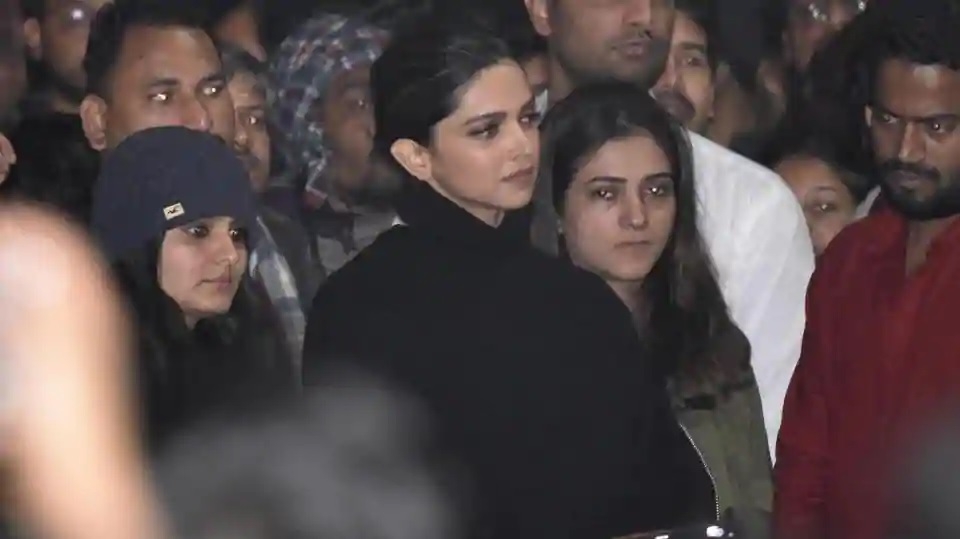 Deepika at JNU_1 &nb